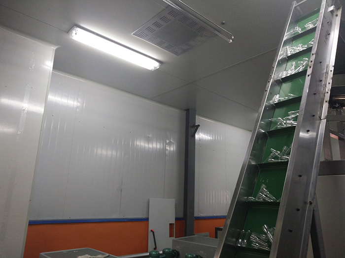 吉拓機(jī)械走向世界無菌凈化生產(chǎn)線吹瓶機(jī)